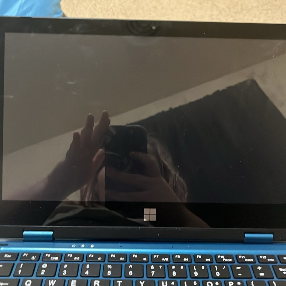 Labtop - Picture 4 of 4